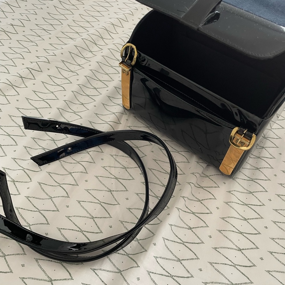 Elegant Black and Gold Women's Handbag
